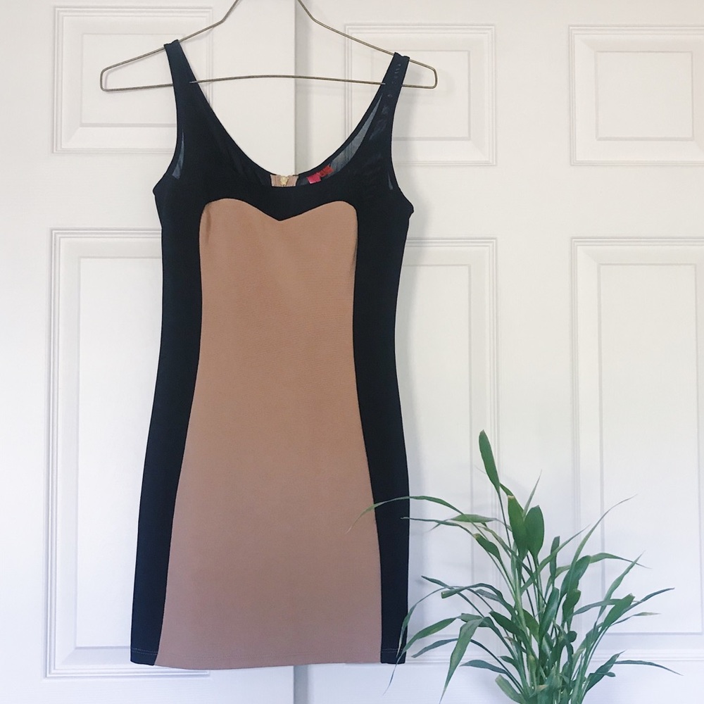 🆕 NWOT Black + Nude Zip Up Dress